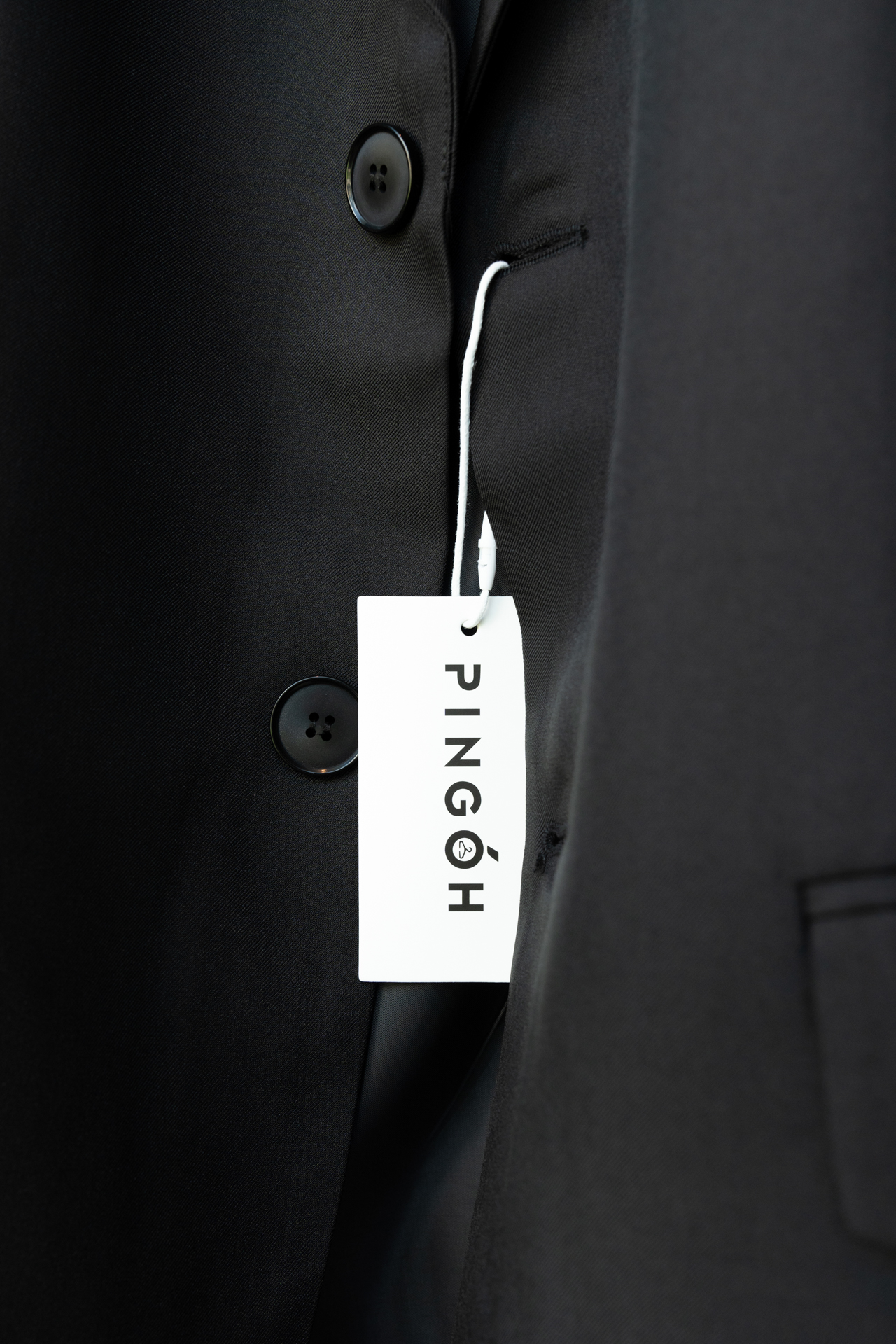 Fotografie di prodotto realizzate per Pingóh labWear da Giulia Broz, fotografa professionista, per valorizzare gli articoli del brand